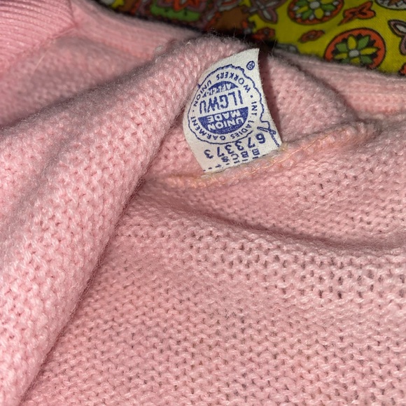 1960s Pink & Purple Cropped Bolero Sweater with ILGWU Tag - Picture 3 of 3